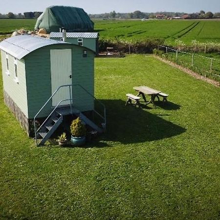 Готель Maple Hut Four Acre Farm Ейлшем Екстер'єр фото