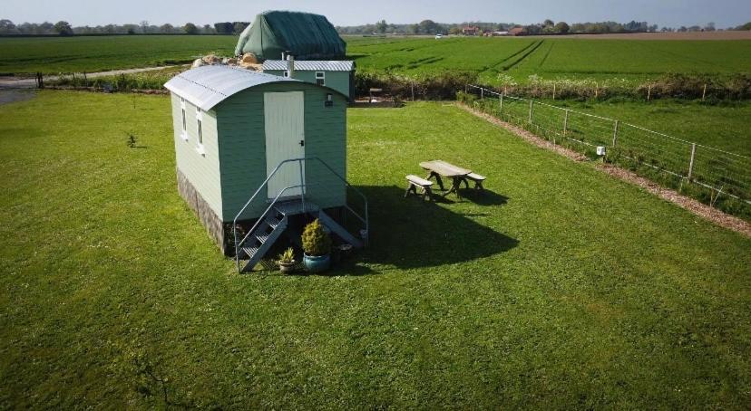 Готель Maple Hut Four Acre Farm Ейлшем Екстер'єр фото